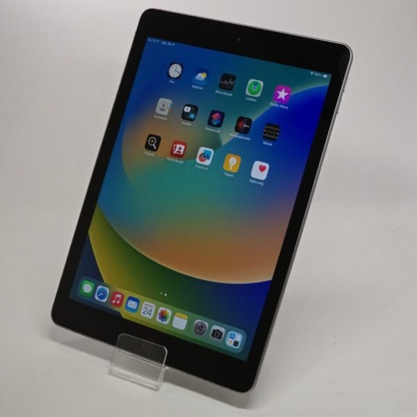 Apple iPad 6 (Használt, független , 32 GB, 2 GB RAM, Fekete) - Image 3