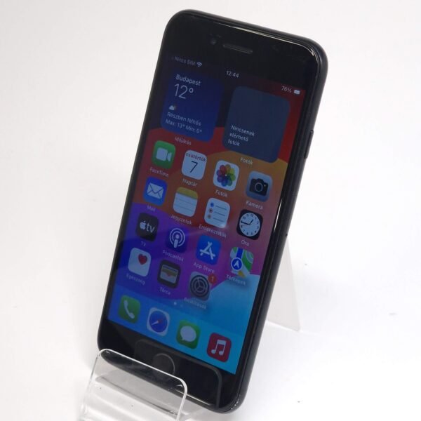 Apple iPhone SE 2020 (Használt, független , 64 GB, 3 GB RAM, Fekete) - Image 2