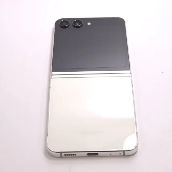 Samsung Galaxy Z Flip5 (használt, független, 256 GB, 8 GB RAM,krém) - Image 7