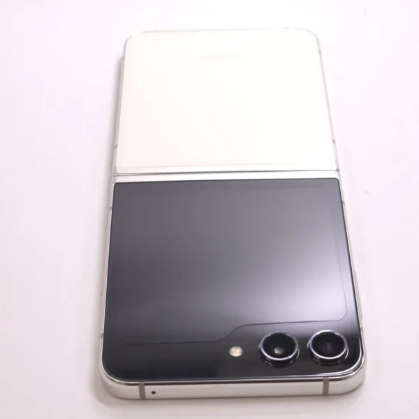 Samsung Galaxy Z Flip5 (használt, független, 256 GB, 8 GB RAM,krém) - Image 2
