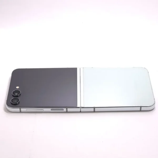 Samsung Galaxy Z Flip5 (használt, független, 256 GB, 8 GB RAM, menta) - Image 5