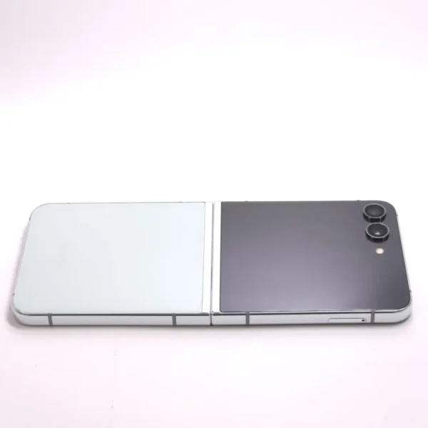Samsung Galaxy Z Flip5 (használt, független, 256 GB, 8 GB RAM, menta) - Image 6