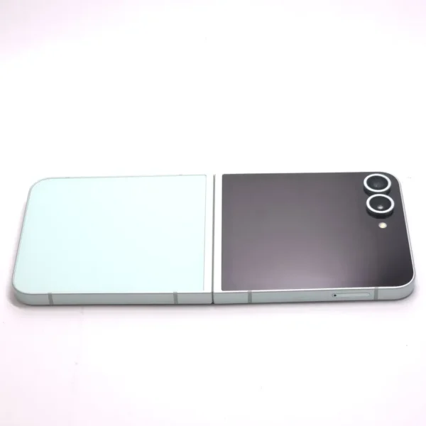 Samsung Galaxy Z Flip6 (használt, független, 512 GB, 8 GB RAM, menta) - Image 6